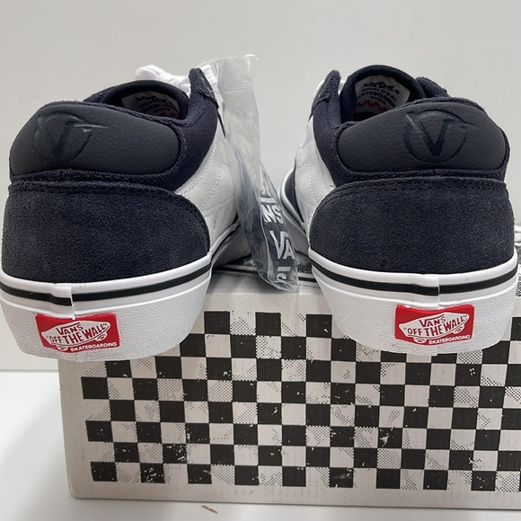 Vans Men’s Rowan
Dark Navy/White
VN0A5JICCZP
Sneakers - Picture 13 of 16